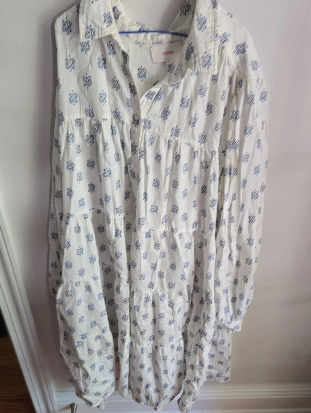 XiRENA White Dress with Blue Paisley Print